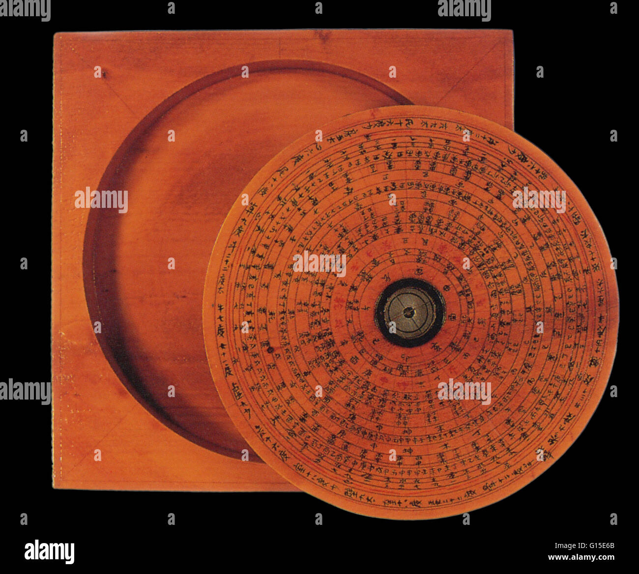 Una bussola del tipo utilizzato dai maestri del feng-shui, l arte della geometria sacra. Copyright 1994. Foto Stock