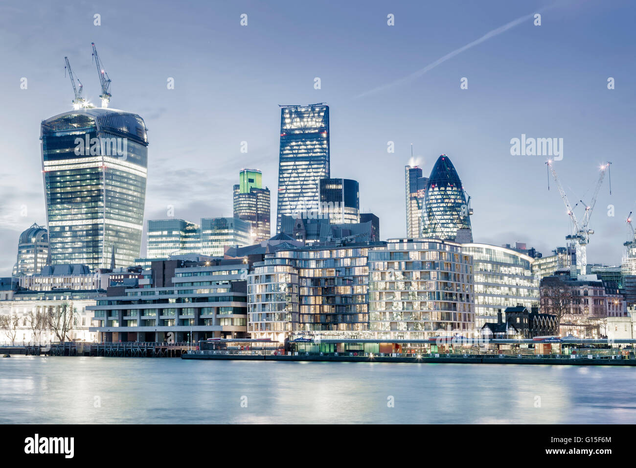 City of London skyline che mostra la Cheesegrater, il cetriolino e walkie-talkie, Londra Foto Stock