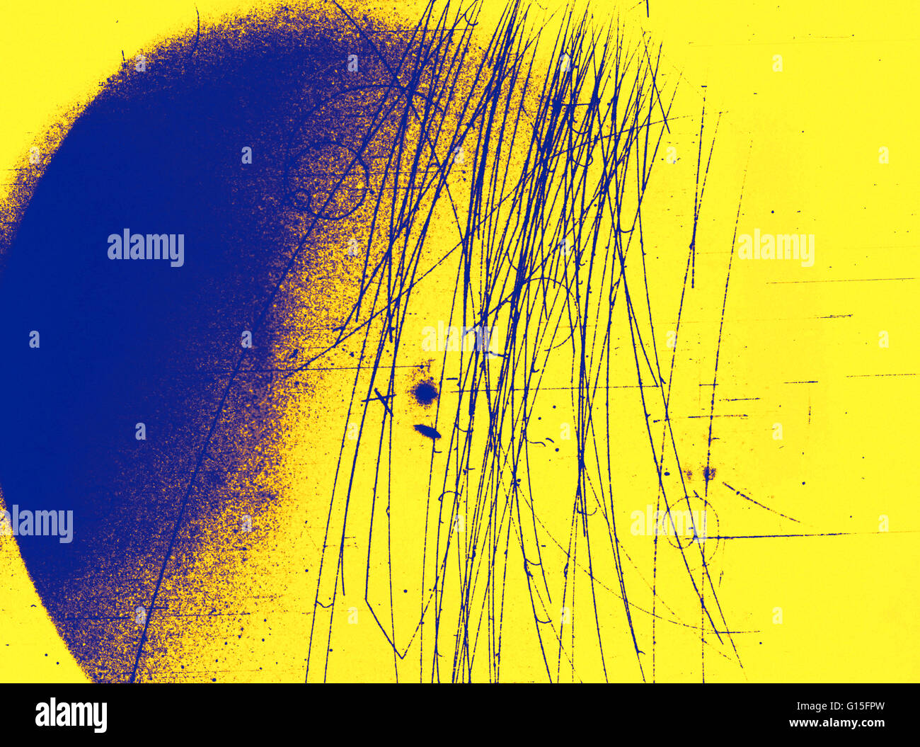 Immagine storica dal Nevis Laboratorio di ciclotrone di meson decay in un liquido bolle di idrogeno camera. Un negativo pi meson decade in un negativo mu meson, che decade in un elettrone negativo. Foto Stock Immagine storica dal Nevis Laboratorio di ciclotrone di meson decay in un liquido bolle di idrogeno camera. Un negativo pi meson decade in un negativo mu meson, che decade in un elettrone negativo. Foto Stock