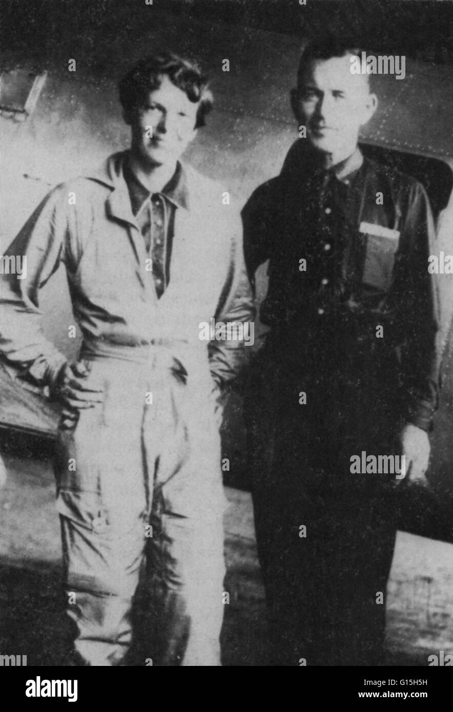 Amelia Earhart e suo crewman Fred Noonan a Los Angeles nel maggio 1937, poco prima della loro definitiva in volo e a scomparsa il 2 luglio 1937. Maria Amelia Earhart (1897-1937), American Aviation Pioneer. Earhart è stata la prima donna ad attraversare l'Atlantico ai da Foto Stock