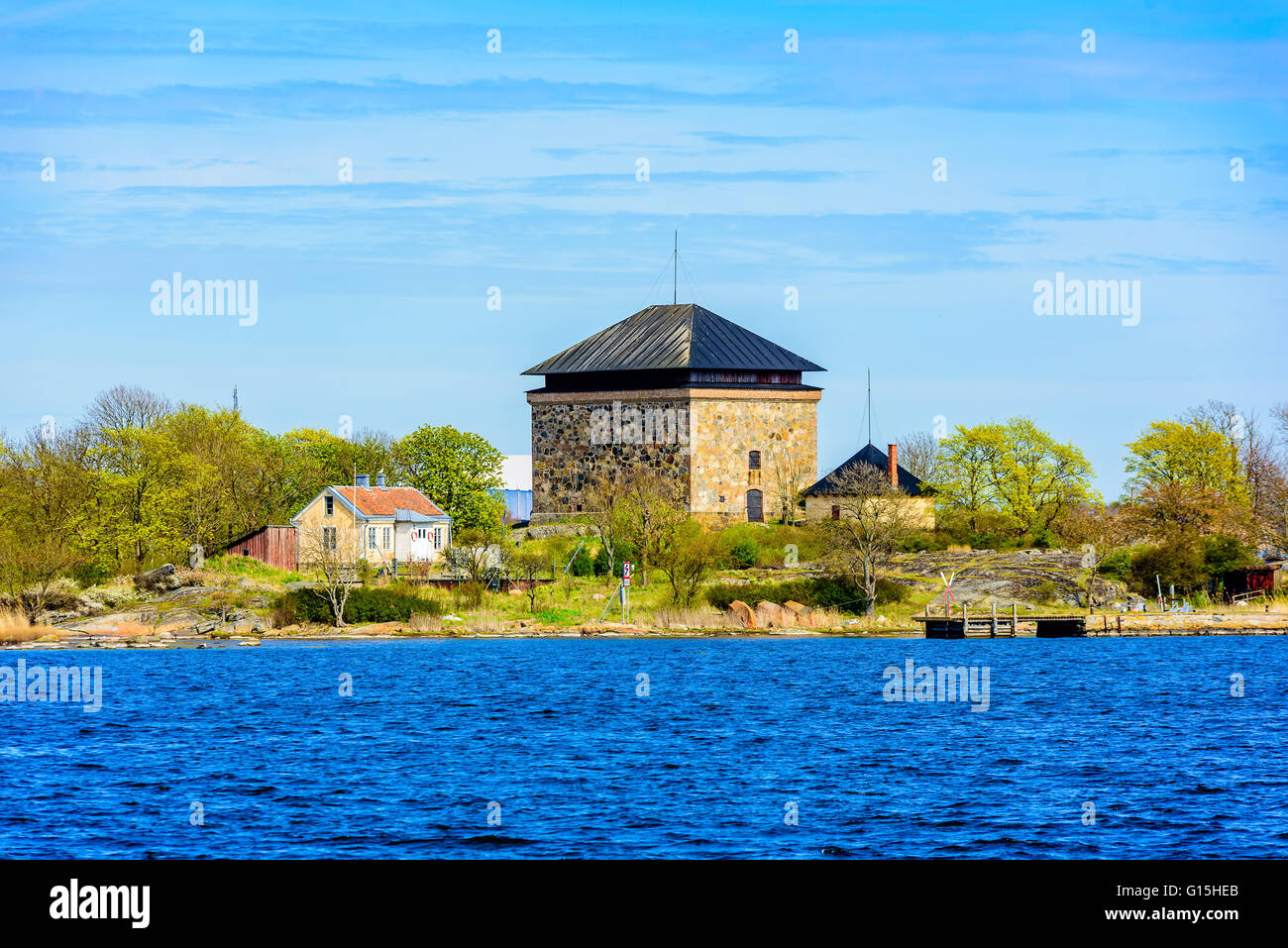 Karlskrona, Svezia - 03 Maggio 2016: bella giornata di primavera con una vista panoramica su Karlskrona arcipelago come visto dal porto. Foto Stock