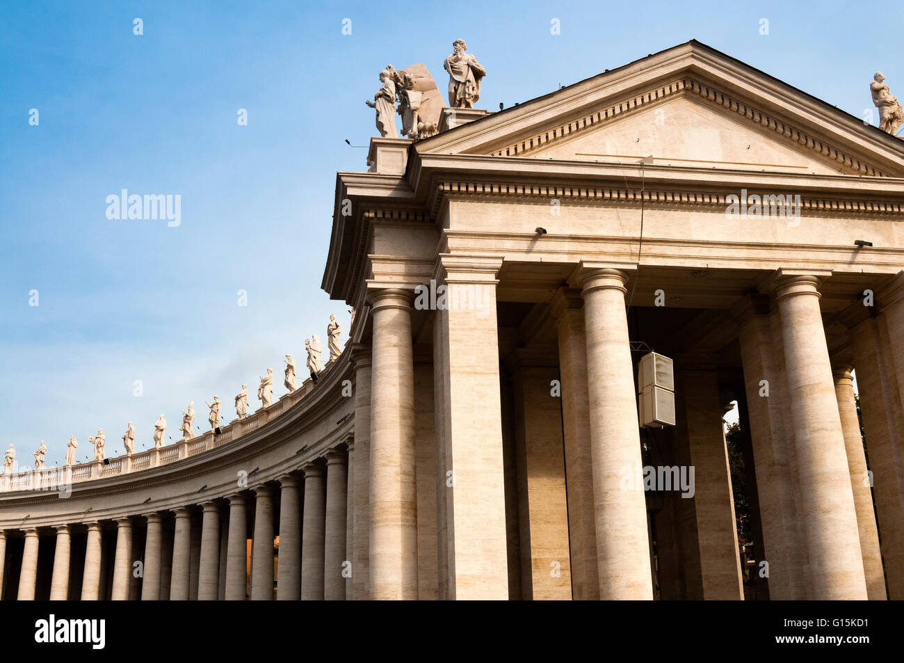 Statue di santi, del colonnato del Bernini, Piazza San Pietro e la Città del Vaticano, Sito Patrimonio Mondiale dell'Unesco, Roma, Lazio, l'Italia, Europa Foto Stock