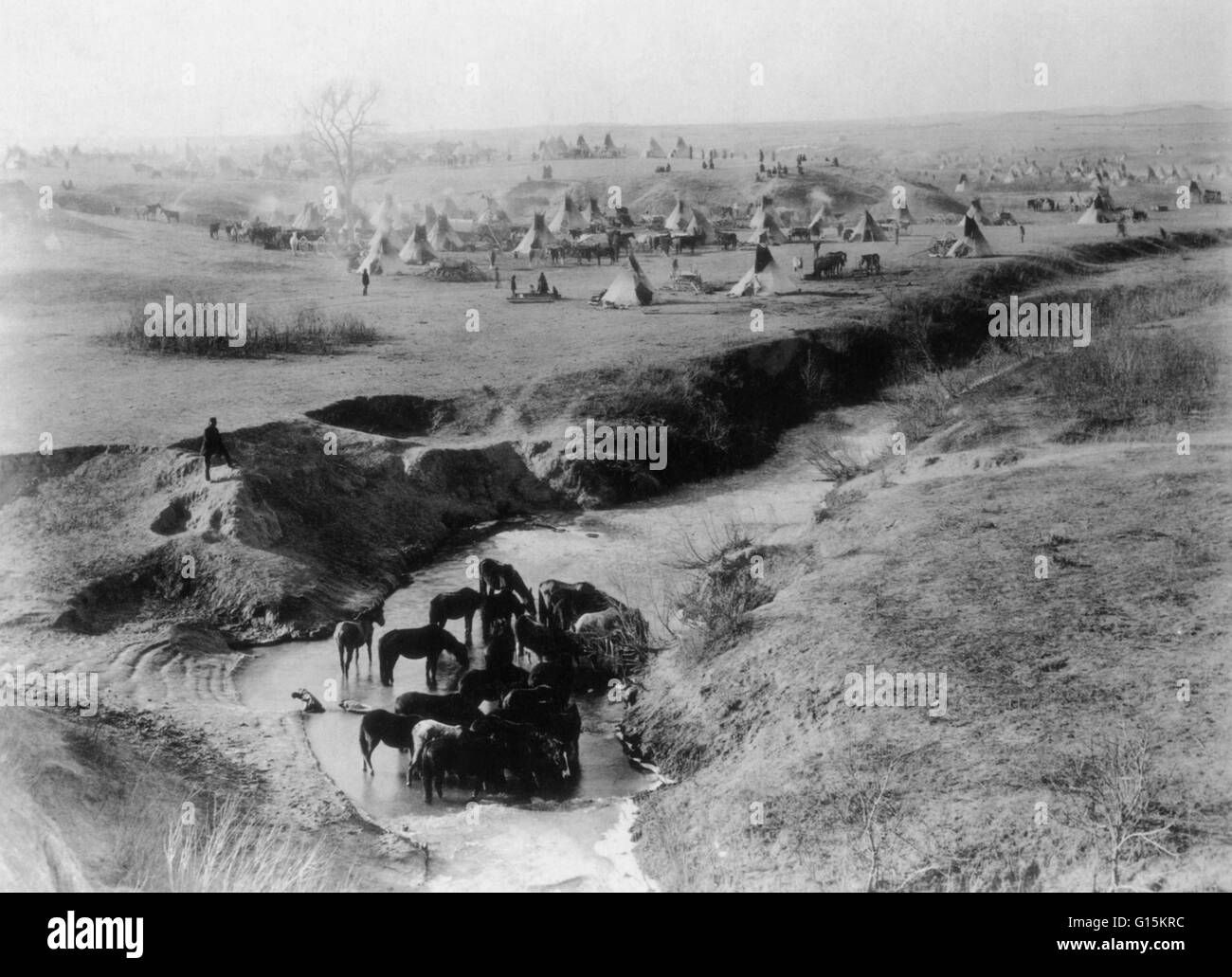 Un accampamento di Sicangu (Brulé) Sioux del Sud Dakota pianure vicino a Wounded Knee nel marzo del 1891, tre mesi dopo il massacro di Capo Spotted Elk's ("Big Foot's") band. Foto Stock