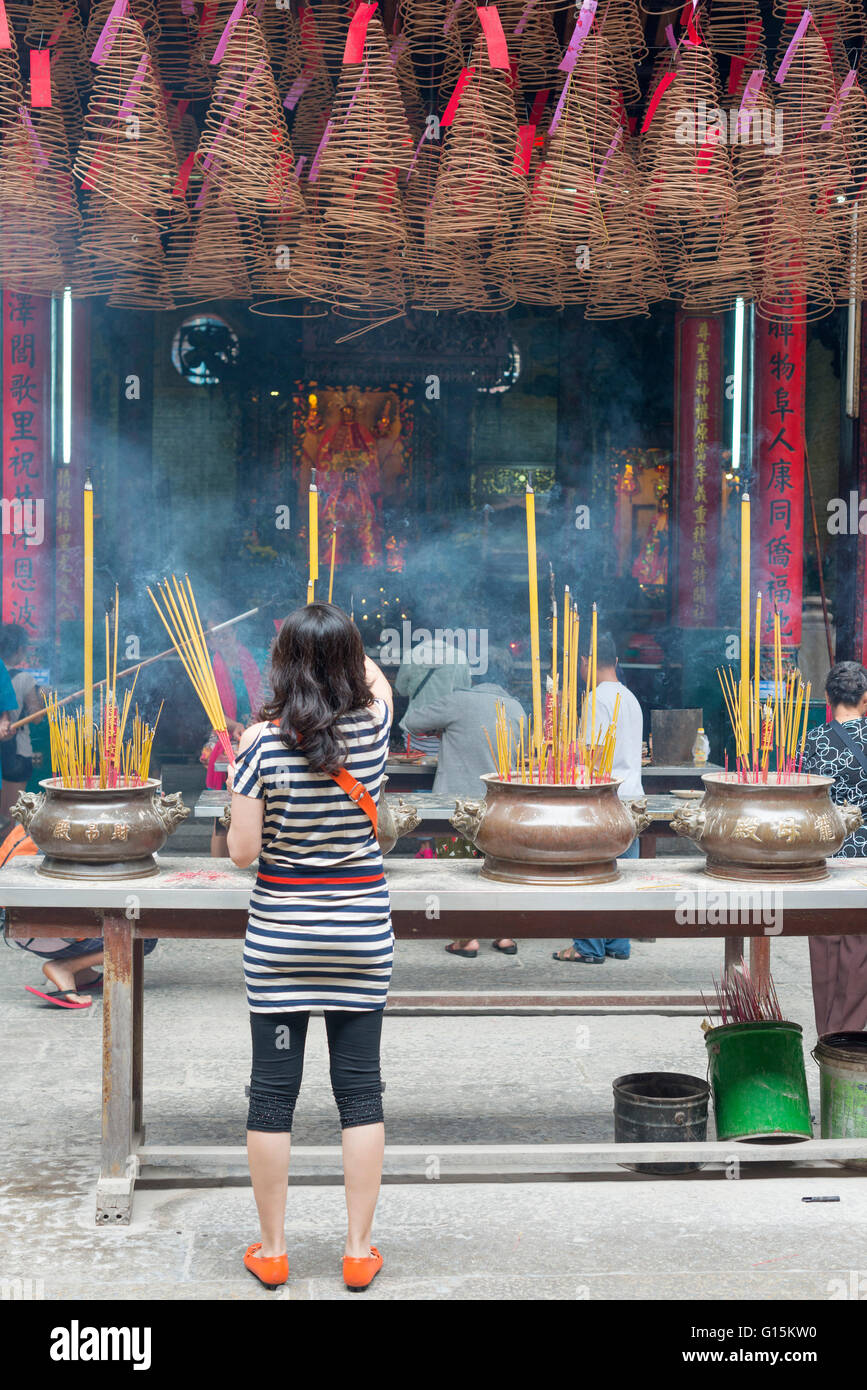 Bobine di incenso in quan Am Pagoda buddista, Cholon, Città di Ho Chi Minh (Saigon), Vietnam, Indocina, Asia sud-orientale, Asia Foto Stock