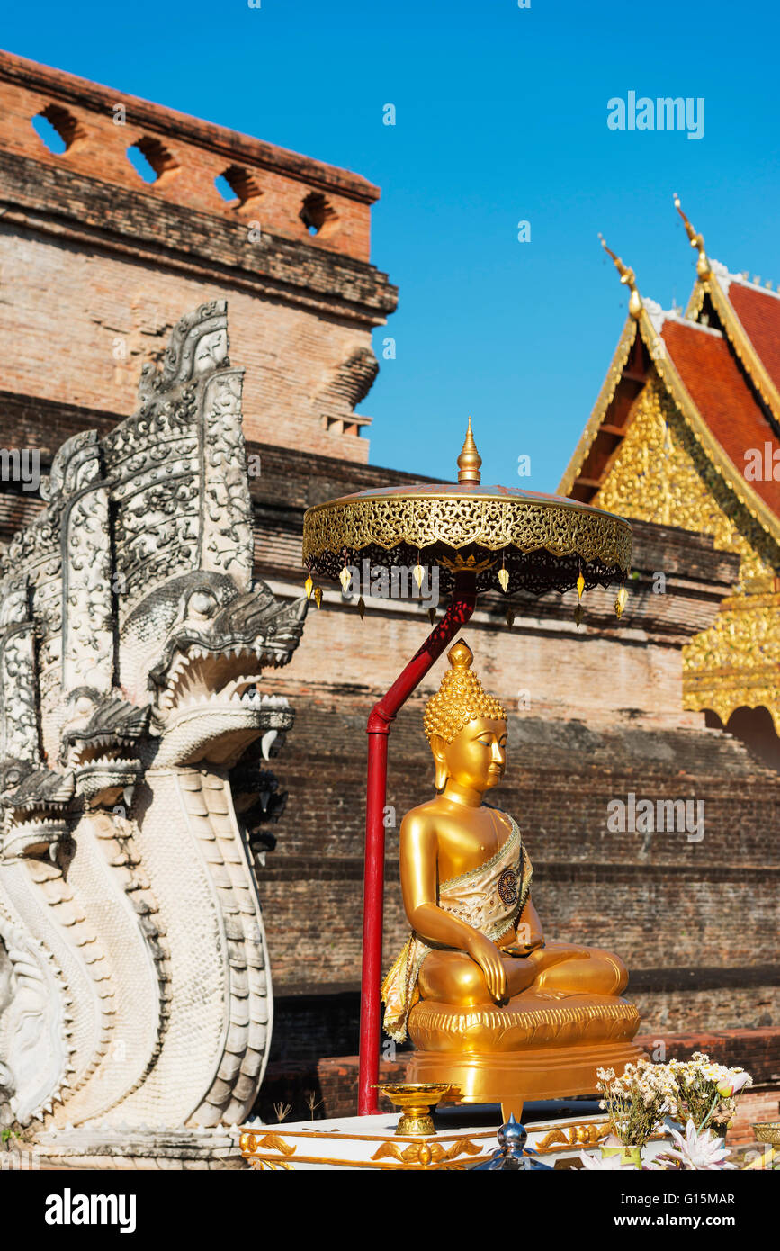 Statua del Buddha, Wat Chedi Luang Worawihan tempio, Chiang Mai, Thailandia, Sud-est asiatico, in Asia Foto Stock