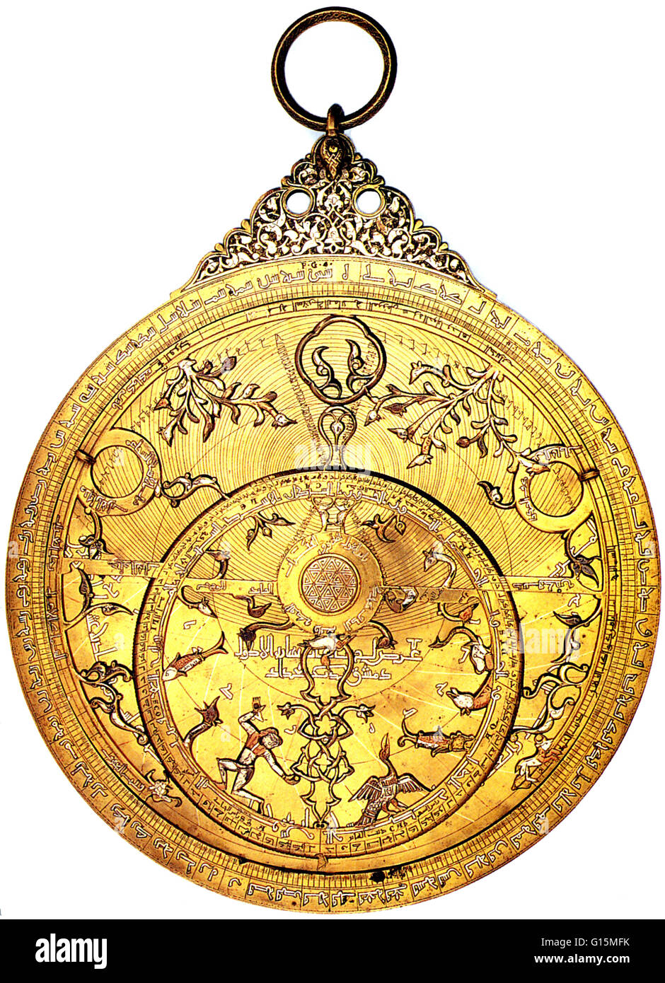 Un astrolabio è un elaborato inclinometro, storicamente usato dagli astronomi, navigatori e gli astrologi. I suoi molti usi includono il posizionamento e la previsione delle posizioni del sole e della Luna, dei pianeti e stelle, determinando il tempo locale dato agli enti locali di latitudine e a Vic Foto Stock