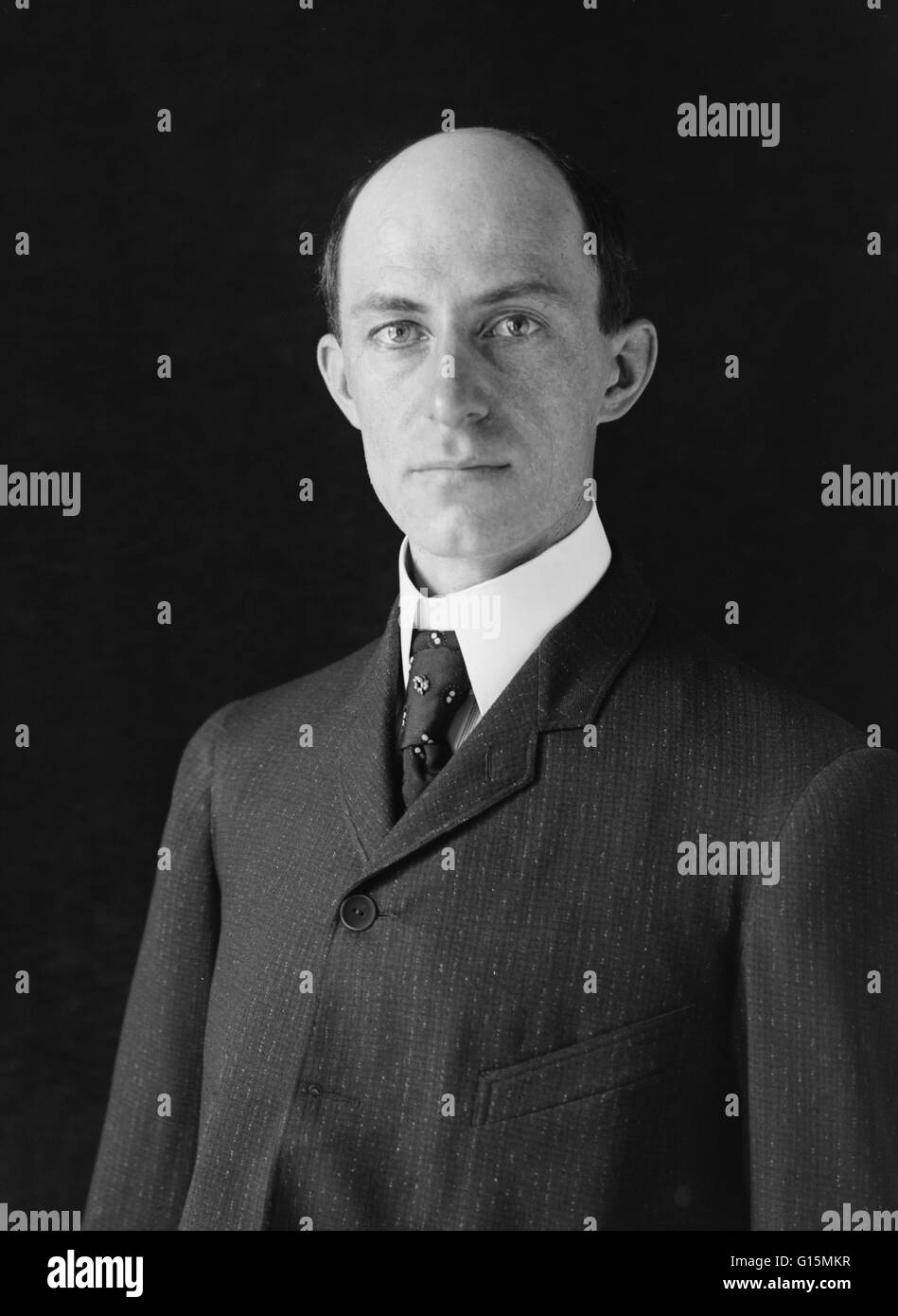 Wilbur Wright (1867-1912) e suo fratello Orville (1871-1948), erano due americani accreditato di inventare e costruire il mondo il primo aereo di successo e rendendo il primo controllato, alimentati e sostenuti più pesanti dell'aria volo umano, nel mese di dicembre Foto Stock