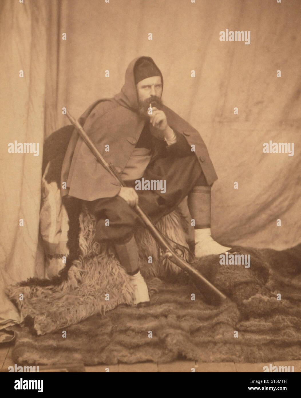 Fenton, vestito in un Zouave uniforme, tenendo fucile, 1855. Roger Fenton (Marzo 28, 1819 - 8 agosto 1869) era un pionieristico fotografo inglese. Nel 1855 fu inviato alla guerra di Crimea come il primo ufficiale di fotografo di guerra. Egli aveva la sua approvazione del Du Foto Stock