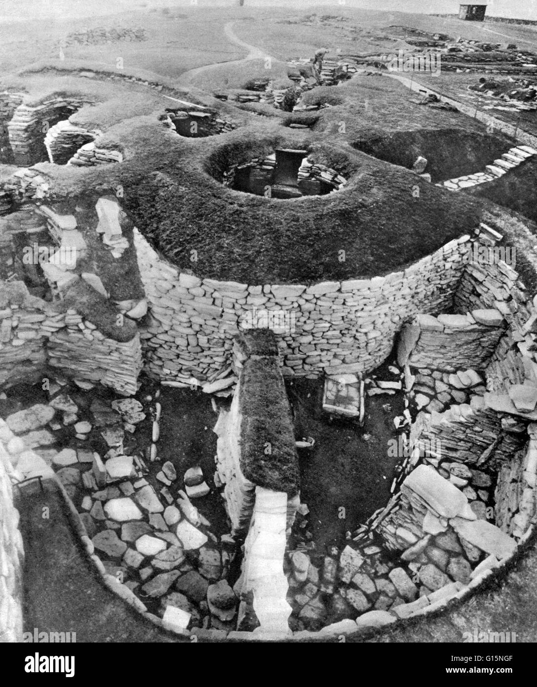 Jarlshof è il più noto preistorico sito archeologico in Shetland Scozia. Si trova vicino alla punta meridionale delle Shetland continentale ed è uno dei più importanti siti archeologici mai scavato nelle isole britanniche. Contiene resti dating Foto Stock