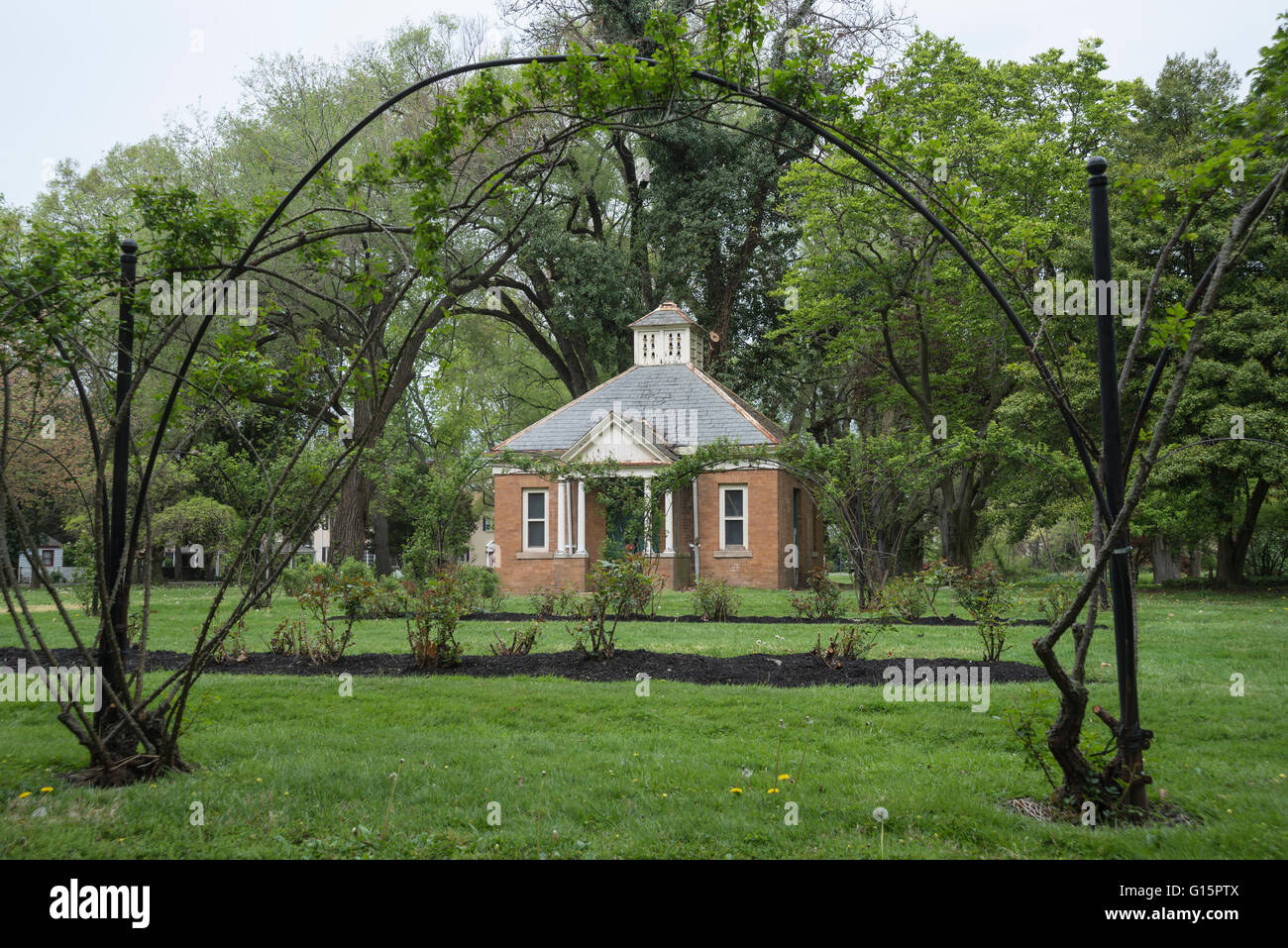 Piccola casa gialla nel giardino, Glen Foerd sul Delaware, residenza storica e station wagon, Philadelphia, Pennsylvania, STATI UNITI D'AMERICA Foto Stock
