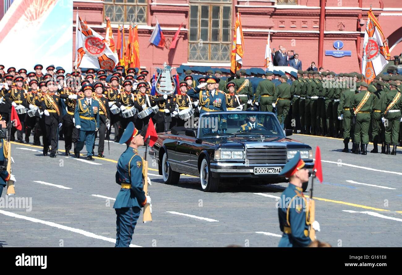 Mosca, Russia. 09 Maggio, 2016. Soldati russi marzo durante la vittoria annuale Giorno parata militare la marcatura del 71th anniversario della fine della II Guerra Mondiale in Piazza Rossa Maggio 9, 2016 a Mosca, in Russia. Credito: Planetpix/Alamy Live News Foto Stock