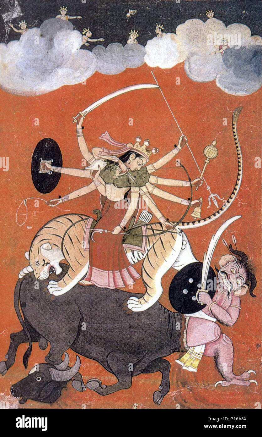 Dea Durga, combattendo Mahishasura, il Buffalo-demone. I Deva, esseri celesti che guarda caso dalle nuvole. Devi è la Madre Divina della cultura indù e creduto per essere il potere dietro il lavoro di creazione, conservazione e distruzione Foto Stock