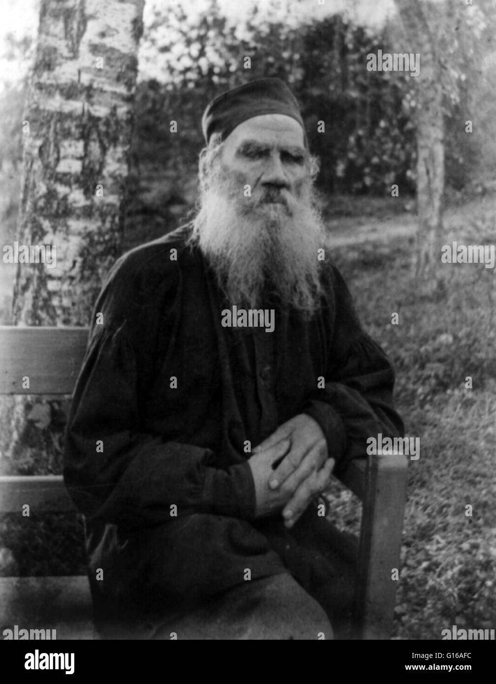 Fotografia di Tolstoj prese nel 1897. Leo Tolstoj (Conte Nikolayevich Lev Tolstoj, 9 settembre 1828 - 20 novembre 1910) era un russo romanziere e novelliere. Egli è stato un maestro della narrativa realistica ed è ampiamente considerato uno del mondo greates Foto Stock
