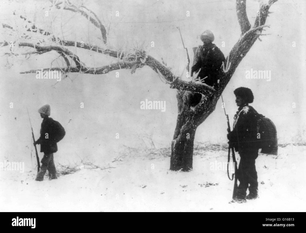 Il serbo sentinelle della guardia, circa 1914-15. La campagna serba della Prima Guerra Mondiale combattuta a partire dalla fine di luglio 1914, quando Austria-ungheria invasero il regno di Serbia all'inizio della Prima Guerra Mondiale, fino a quando la guerra la conclusione nel novembre 1918. Il f Foto Stock