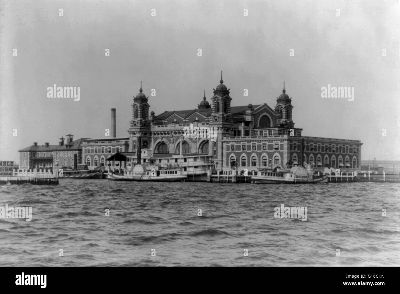 In 35 anni prima di Ellis Island aperto, oltre otto milioni di immigrati in arrivo a New York era stato elaborato da New York ai funzionari dello Stato presso il giardino del castello di immigrazione Depot in Lower Manhattan, proprio di fronte alla baia. Il governo federale ha assunto c. Foto Stock