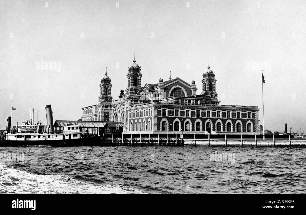 In 35 anni prima di Ellis Island aperto, oltre otto milioni di immigrati in arrivo a New York era stato elaborato da New York ai funzionari dello Stato presso il giardino del castello di immigrazione Depot in Lower Manhattan, proprio di fronte alla baia. Il governo federale ha assunto c. Foto Stock