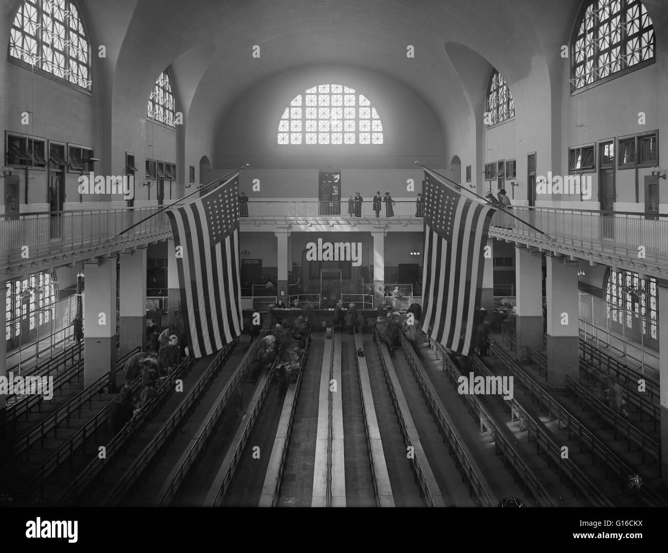 In 35 anni prima di Ellis Island aperto, oltre otto milioni di immigrati in arrivo a New York era stato elaborato da New York ai funzionari dello Stato presso il giardino del castello di immigrazione Depot in Lower Manhattan, proprio di fronte alla baia. Il governo federale ha assunto c. Foto Stock