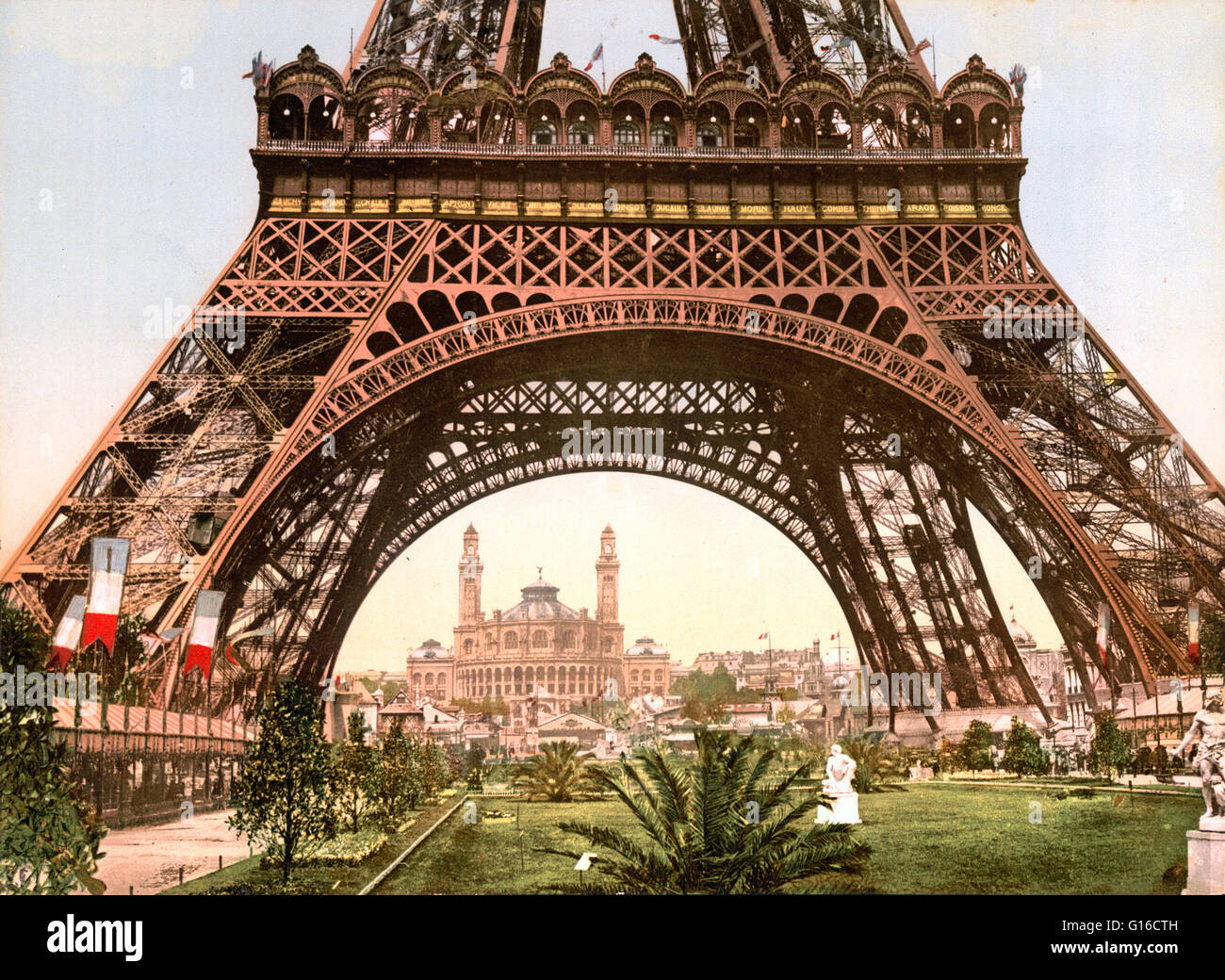 La Torre Eiffel e del Trocadero, Esposizione universale. La Exposition Universelle di 1900 era una fiera mondiale tenutasi a Parigi, Francia, per celebrare i successi del secolo scorso e di accelerare lo sviluppo nel successivo. La Torre Eiffel (La Tour Fei Foto Stock