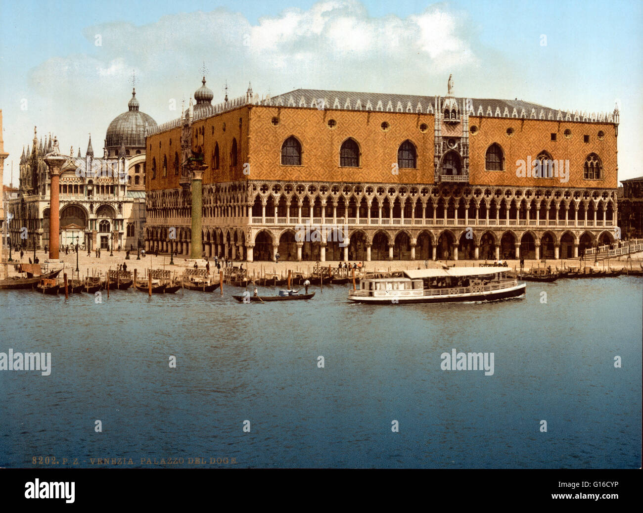 Il Palazzo Ducale è un palazzo costruito in stile gotico veneziano, e uno dei principali monumenti della città di Venezia. La parte più antica del palazzo è la facciata Affacciato sulla laguna, i cui angoli sono decorate con trecento sculture di Filip Foto Stock