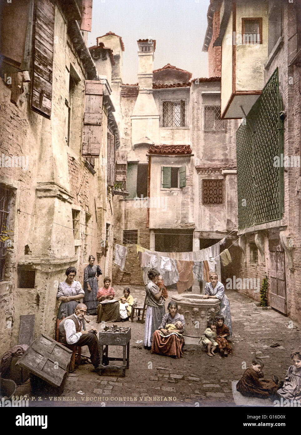 Venezia è una città del nord-est Italia situato su un gruppo di 118 piccole isole separate da canali e collegate da ponti. Esso si trova nella paludosa Laguna veneziana che si estende lungo il litorale tra le foci del Po e il Piave. Ven Foto Stock