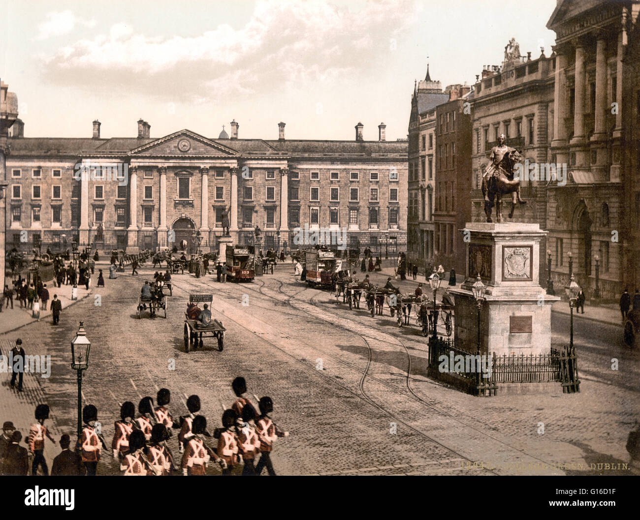 College Green fotografata da Detroit Publishing Company circa 1890-1900. College Green è a tre lati e plaza. Sul suo lato nord è un edificio oggi noto come la Banca di Irlanda che fino al 1800 era irlandese della Casa del Parlamento. A est si erge T Foto Stock
