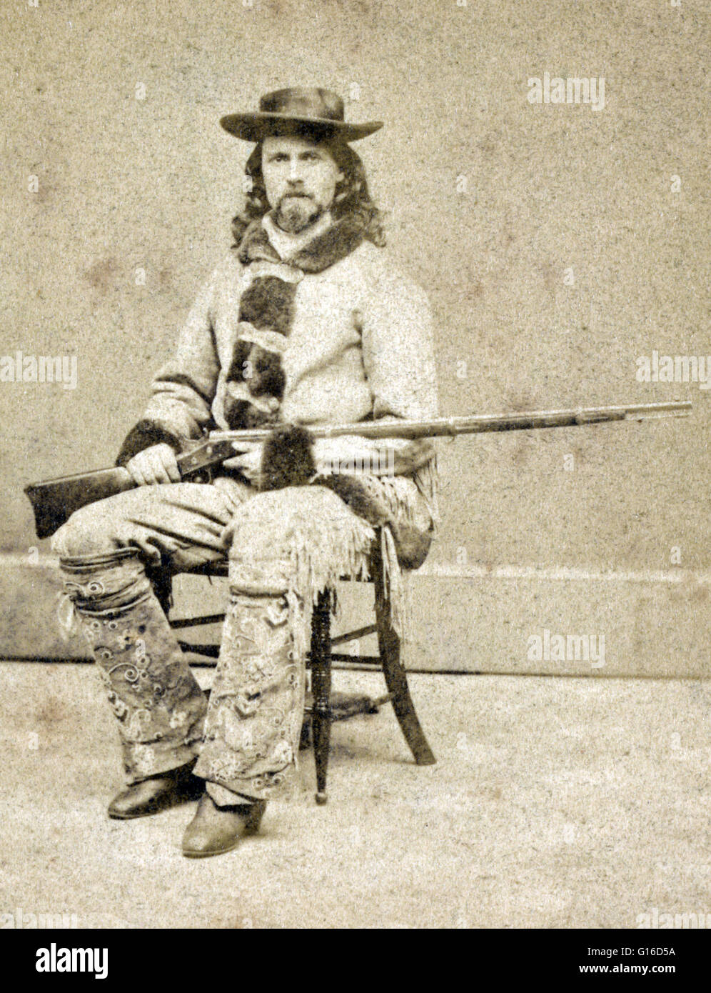 Stereografia ritagliata che mostra ritratto di Buffalo Bill, tenendo fucile, fotografata da Edric L. Eaton, circa 1870s. William Frederick "Buffalo Bill Cody (Febbraio 26, 1846 - 10 gennaio 1917) era un soldato americano, bison hunter e mattatore. Egli ha iniziato a wo Foto Stock