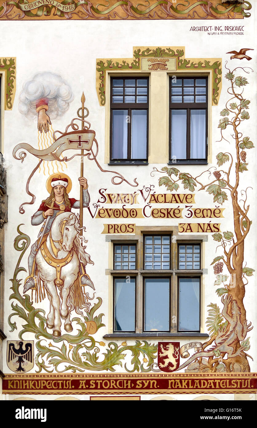 Praga, Repubblica Ceca. Storchuv dum (Storch House) Staromestske namesti (Piazza della Città Vecchia) facciata - 'St Wenceslas......." Foto Stock