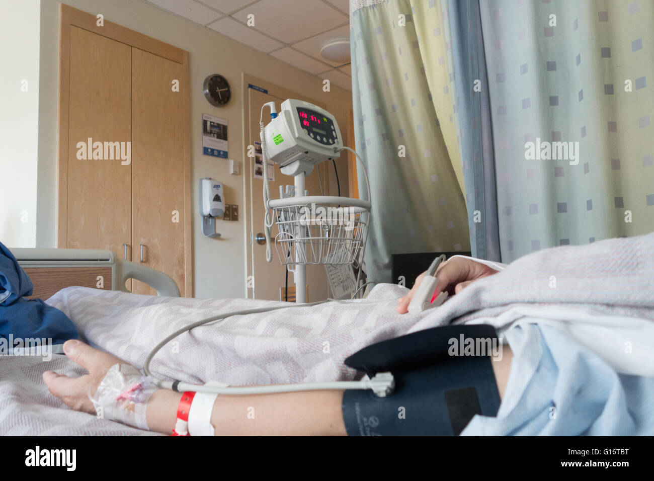 Hospital patient monitor per la frequenza cardiaca Foto Stock