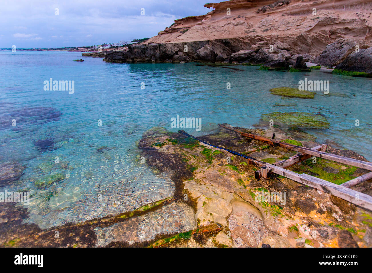 Il molo di Es Caló des Mort. Formentera (Isole Baleari). Foto Stock