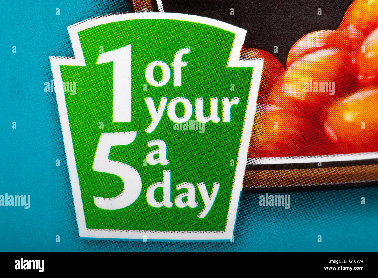 Un segno su una lattina di cibo per informare il consumatore che il contenuto contengono 1 dei vostri 5 raccomandato di frutta e verdura al giorno. Foto Stock