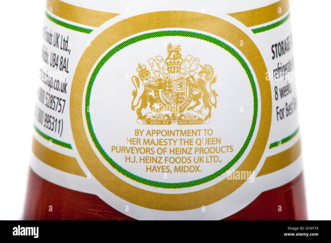 LONDON, Regno Unito - 6 Maggio 2016: un close-up del Royal Warrant di nomina su un vasetto di Heinz Tomato Ketchup isolate su una pianura Foto Stock