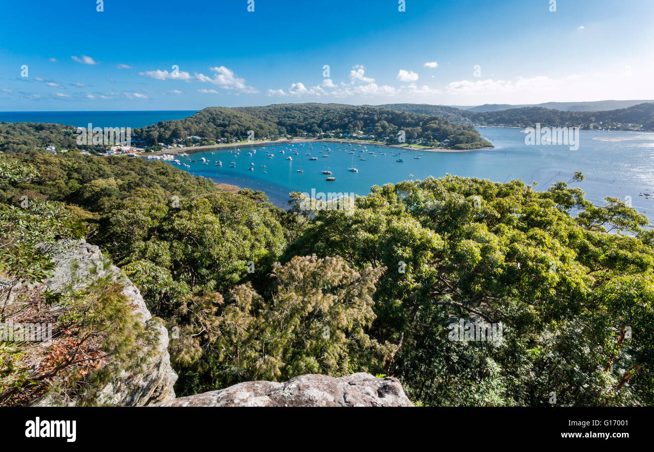 Australia, Nuovo Galles del Sud, Central Coast, vista della baia di Hardys con acqua di Brisbane e il Mare di Tasmania da Bouddi Parco Nazionale Foto Stock