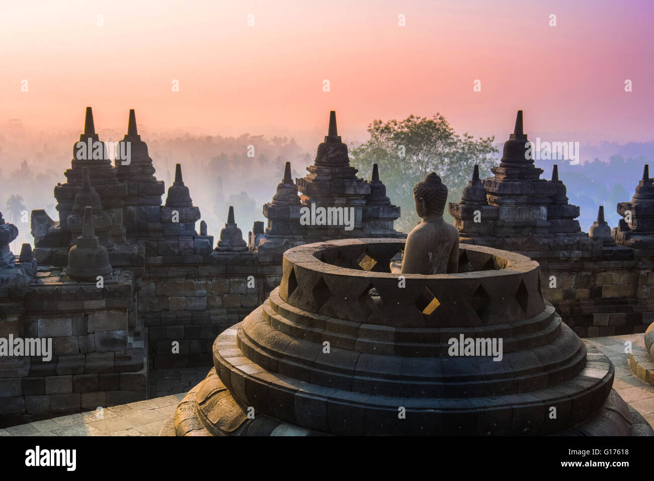 Tempio di Borobudur in Twilight time, Yogyakarta, Java, Indonesia. Foto Stock