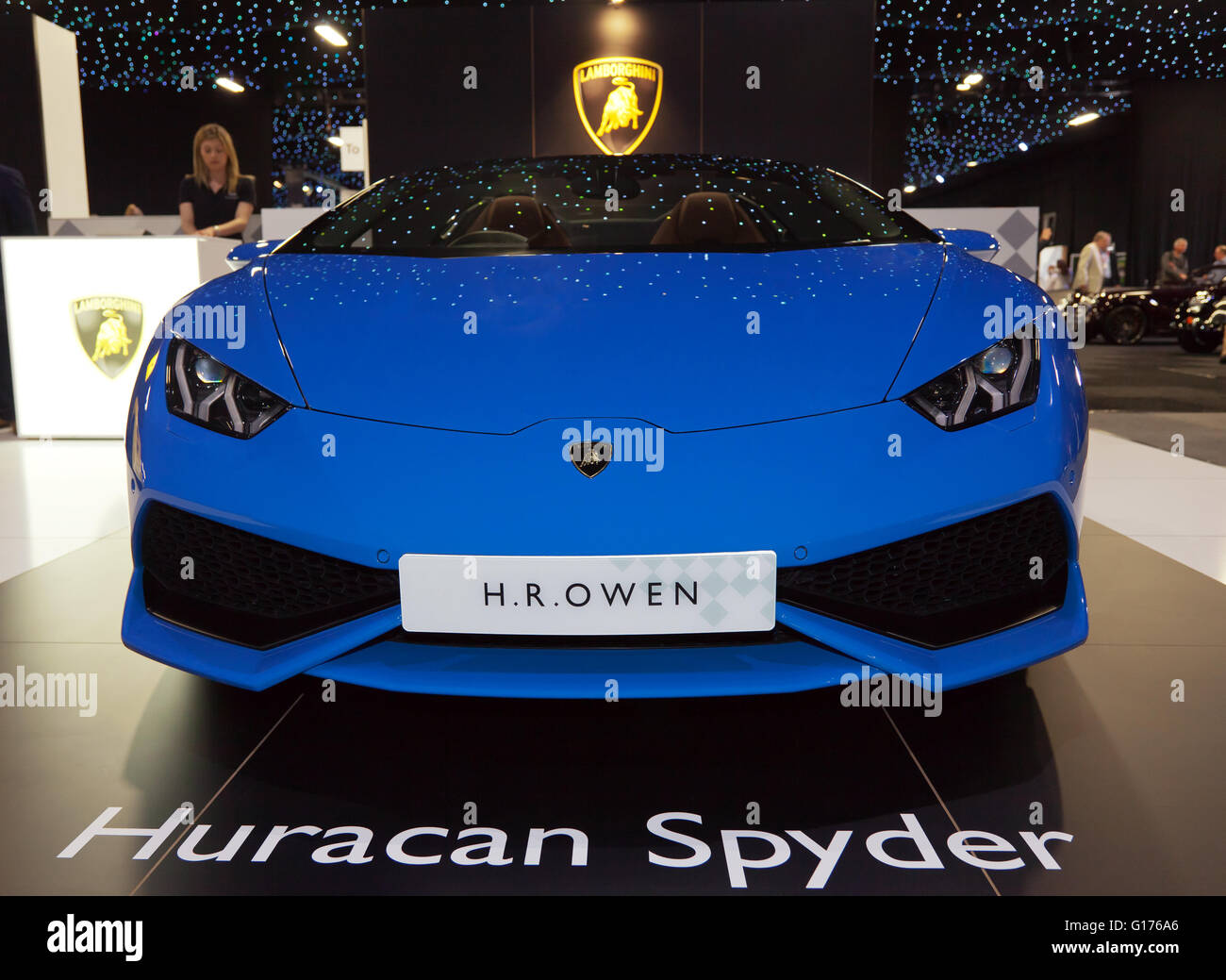 Vista frontale di una Lamborghini Huracán Spyder in mostra statica al 2016 London Motor Show. Foto Stock