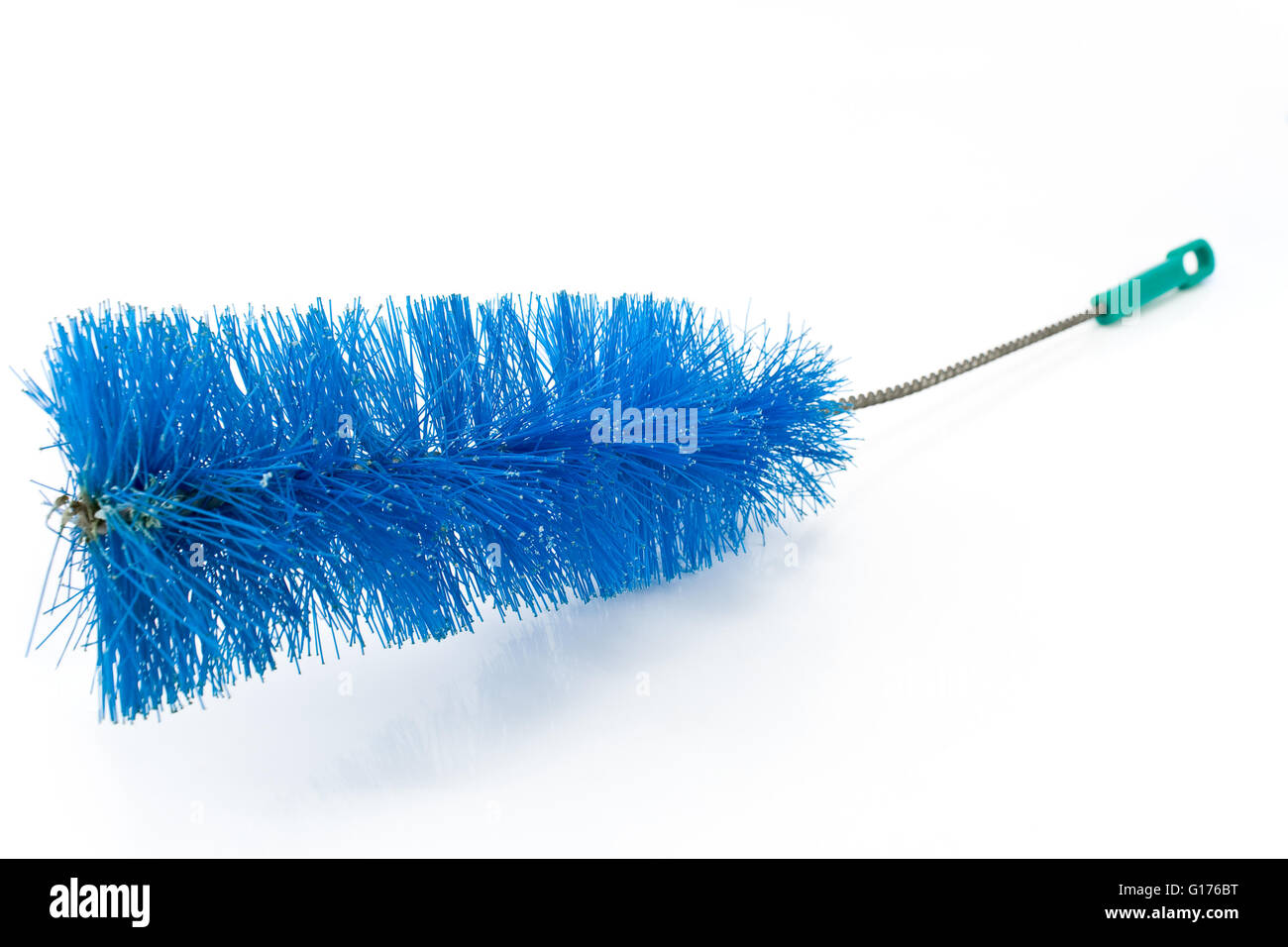 Piatto blu spazzola di lavaggio isolata su bianco Foto Stock