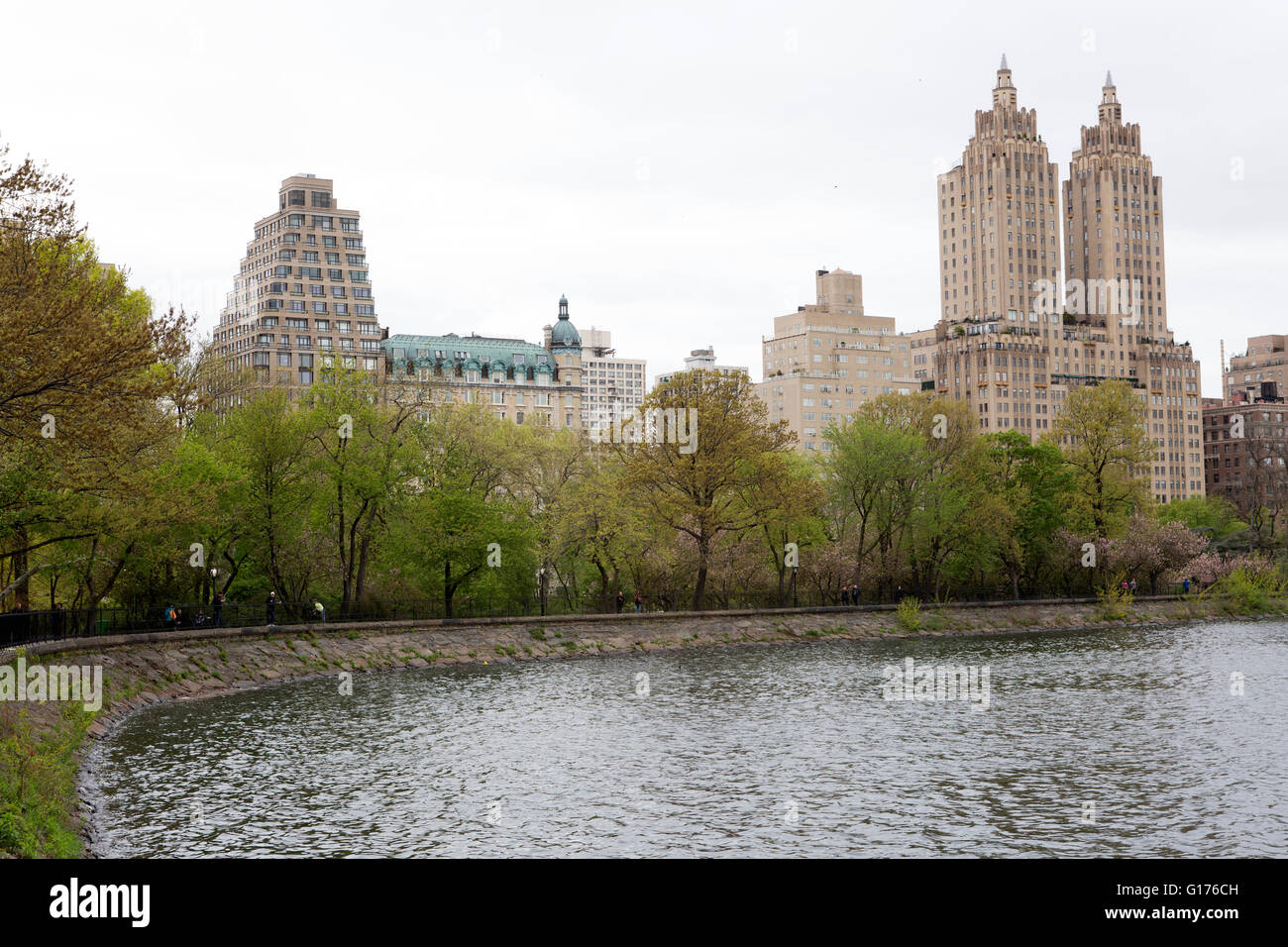Il Jacqueline Kennedy Onassis serbatoio al Central Park di New York City, Stati Uniti d'America. Il corpo di acqua è stato creato nel 1860s. Foto Stock
