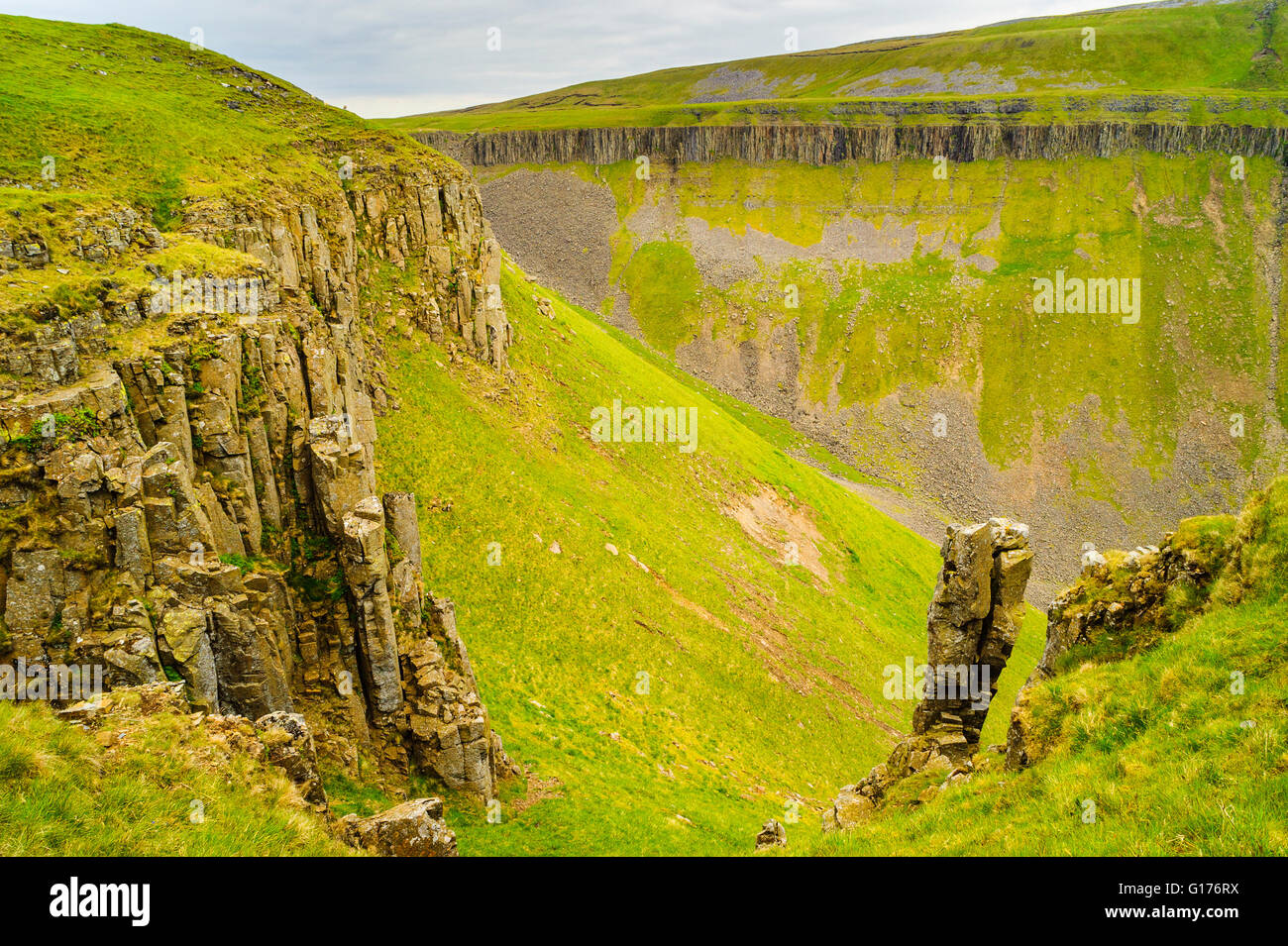 Alta Cup un drammatico paesaggio in funzione il North Pennines sopra l'Eden Valley Cumbria Foto Stock