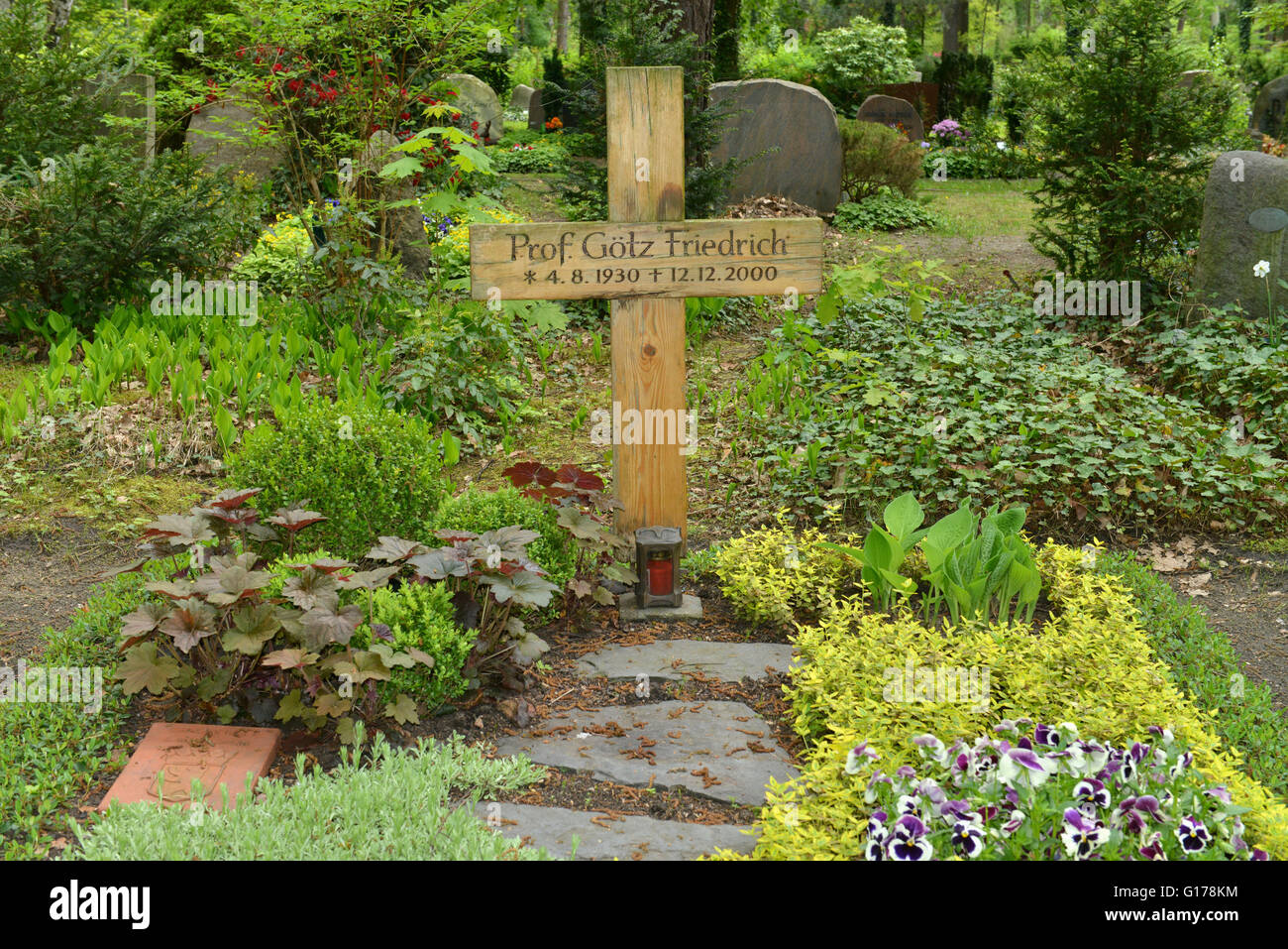 Grab Goetz Friedrich Waldfriedhof, Potsdamer Chaussee, Zehlendorf, Berlino, Deutschland / prof. Götz Friedrich Foto Stock