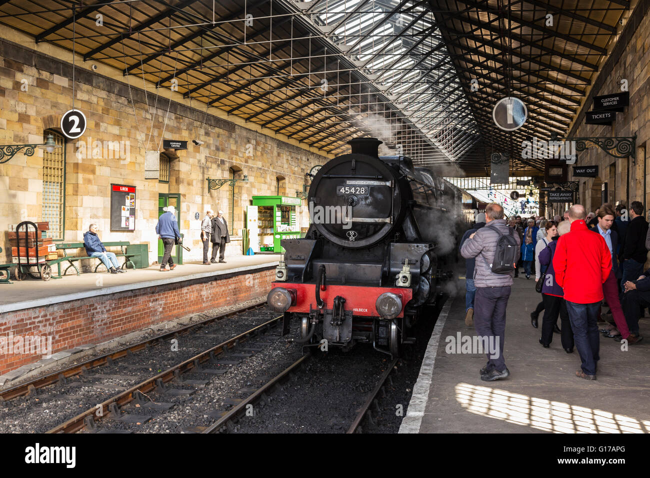 LMS Stanier Class 5 4-6-0 locomotiva "Eric Treacy' a Pickering Station Foto Stock