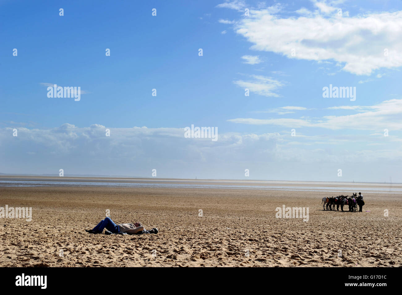 Tranquilla giornata di primavera sulla spiaggia di Lytham St Anne's, Lancashire. Foto di Paolo Heyes, lunedì 02 maggio, 2016. Foto Stock