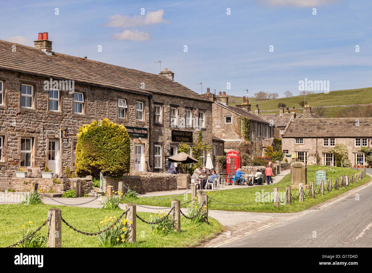 Il villaggio di Burnsall, in Wharfedale, Yorkshire Dales National Park, North Yorkshire, Inghilterra, Regno Unito Foto Stock