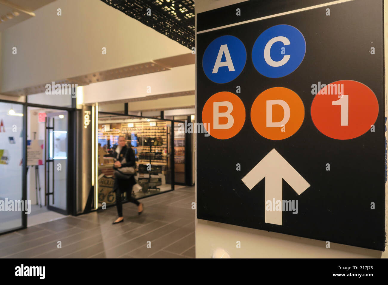 TurnStyle mercato sotterraneo a Columbus Circle, New York City, Stati Uniti d'America Foto Stock