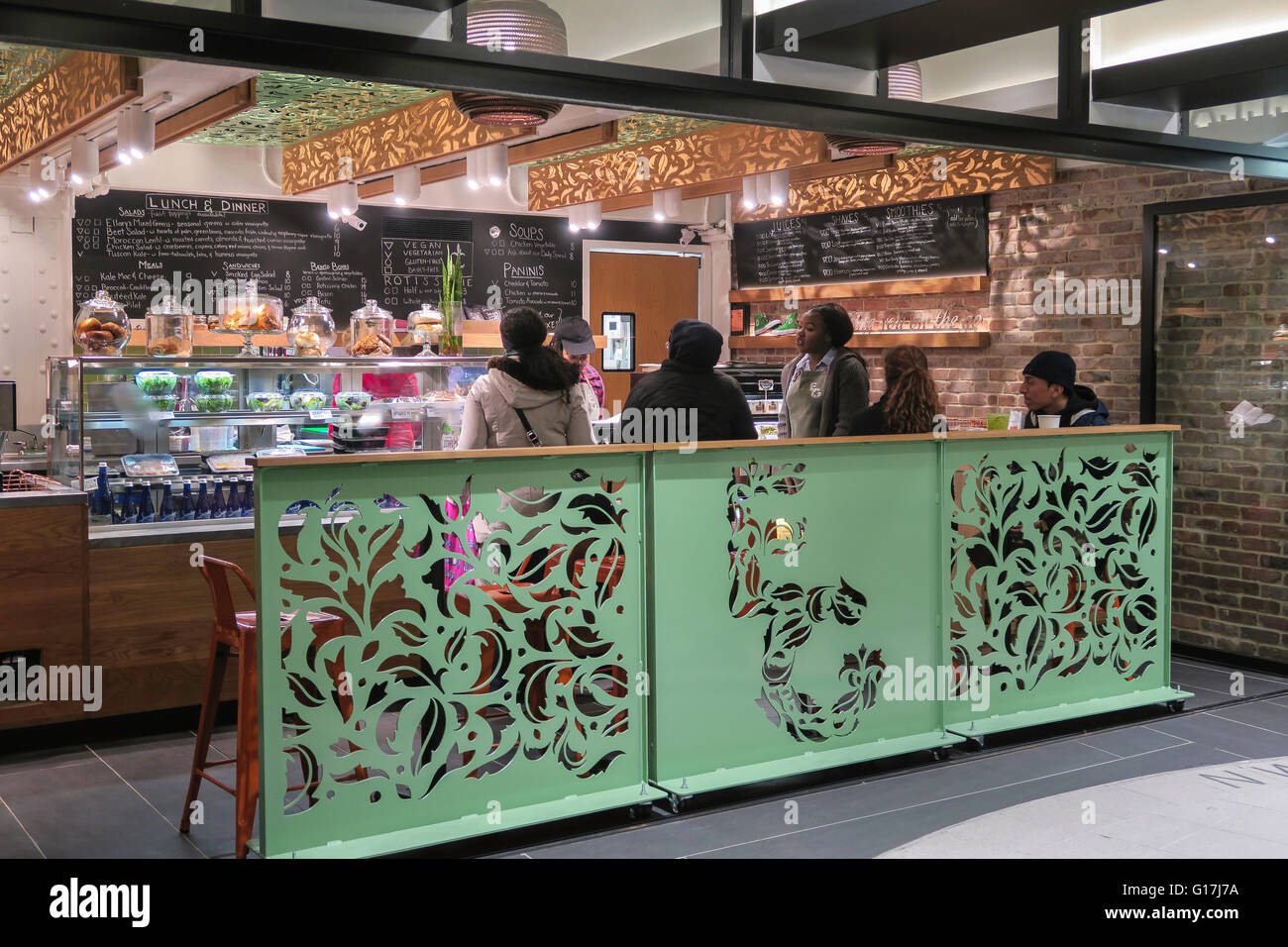 TurnStyle mercato sotterraneo a Columbus Circle, New York City, Stati Uniti d'America Foto Stock