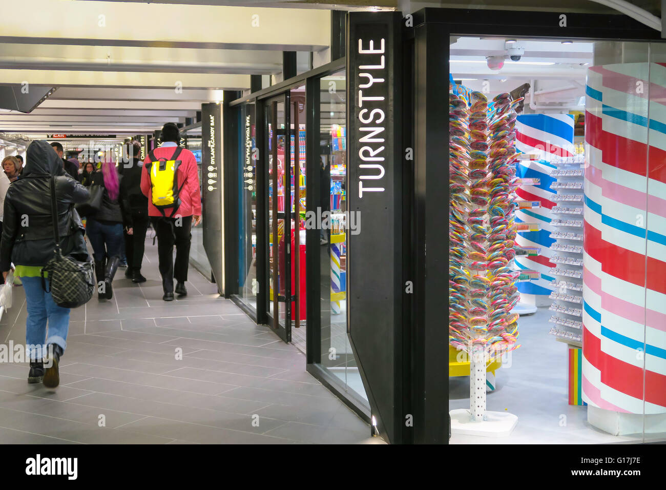 TurnStyle mercato sotterraneo a Columbus Circle, New York City, Stati Uniti d'America Foto Stock