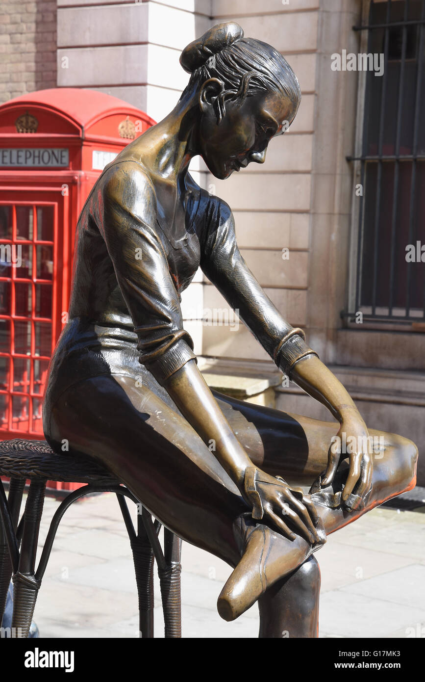 Ballerina Statua in Covent Garden, Londra UK Foto stock - Alamy