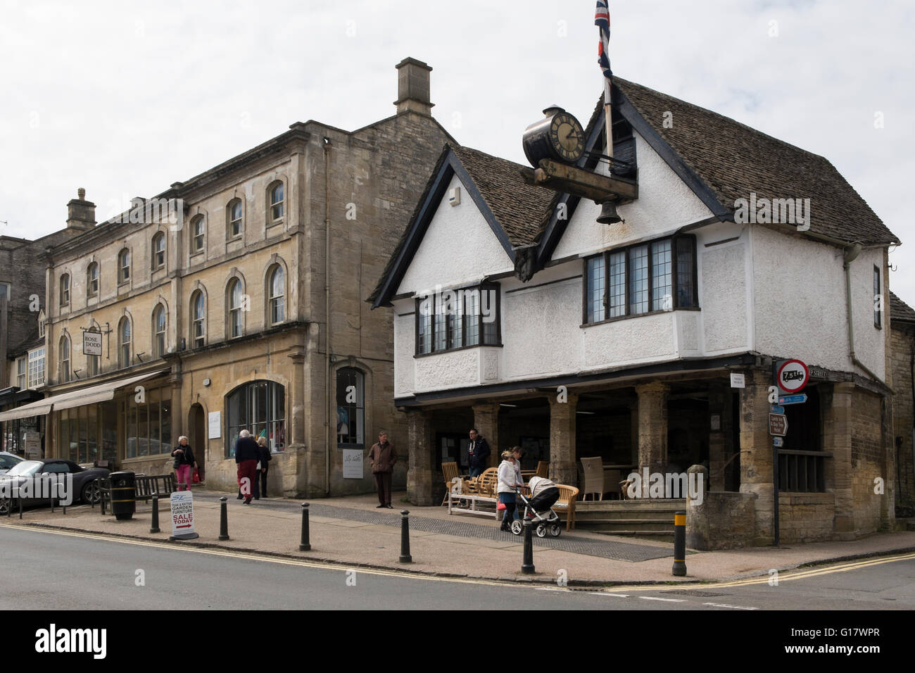 Museo tolsey sulla collina a361 attraverso burford, oxfordshire, Regno Unito Foto Stock