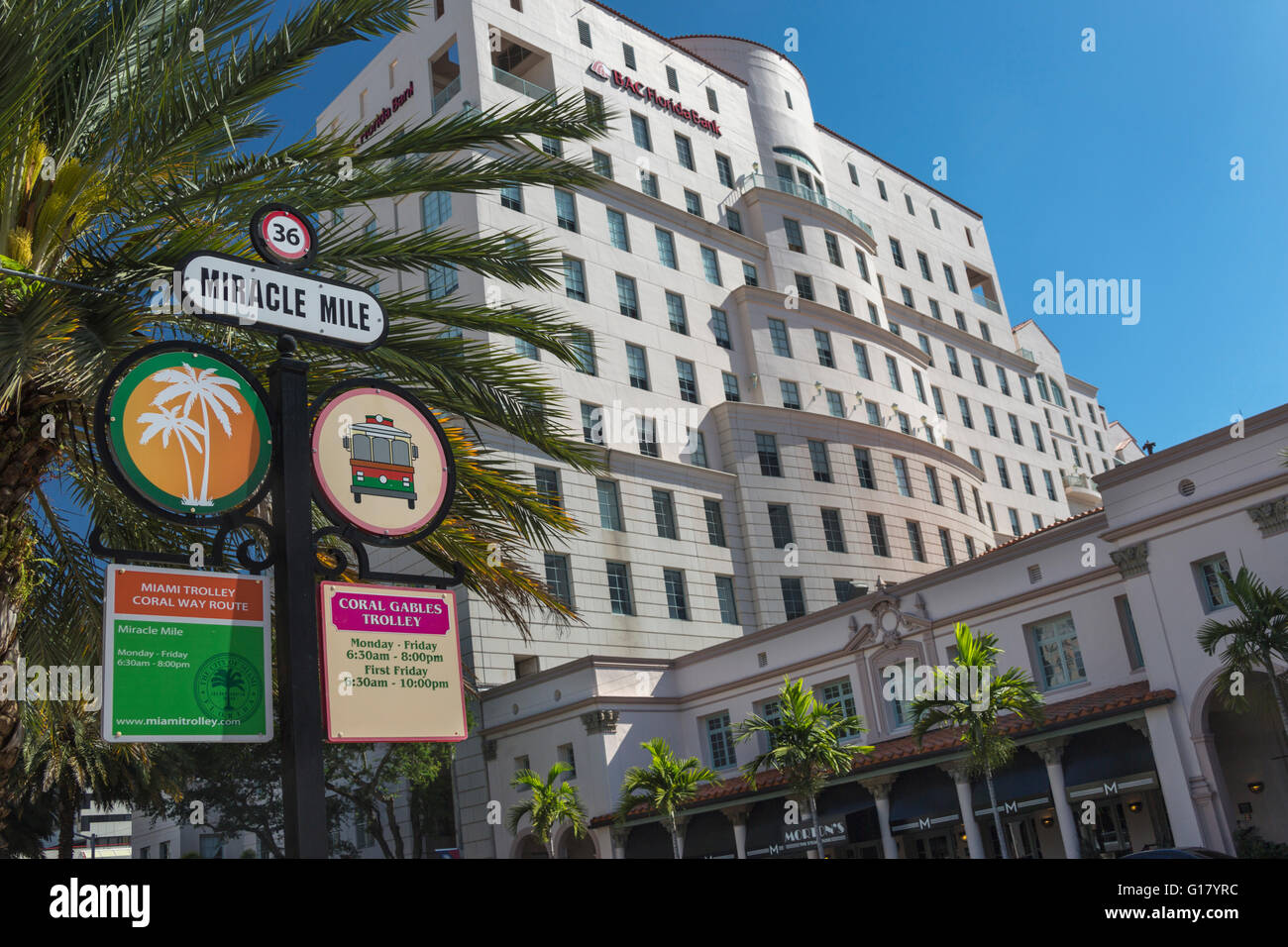 MIRACLE MILE Fermata del Trolley CORAL GABLES FLORIDA USA Foto Stock