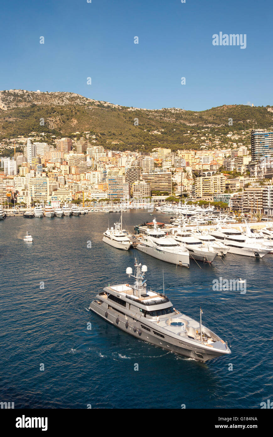 Yacht ormeggiati nel porto di Monaco, Porto Ercole e La Condamine, Monaco, Cote D'Azur, in Francia Foto Stock