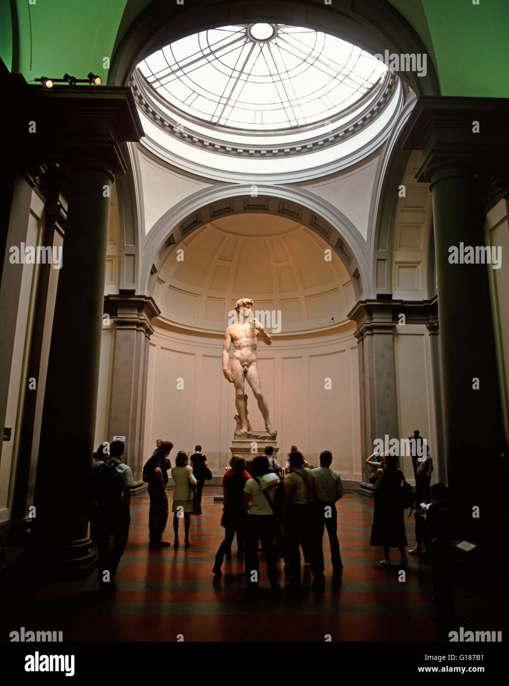 Statua del David di Michelangelo nella Galleria dell'Accademia, Firenze, Toscana, Italia Foto Stock