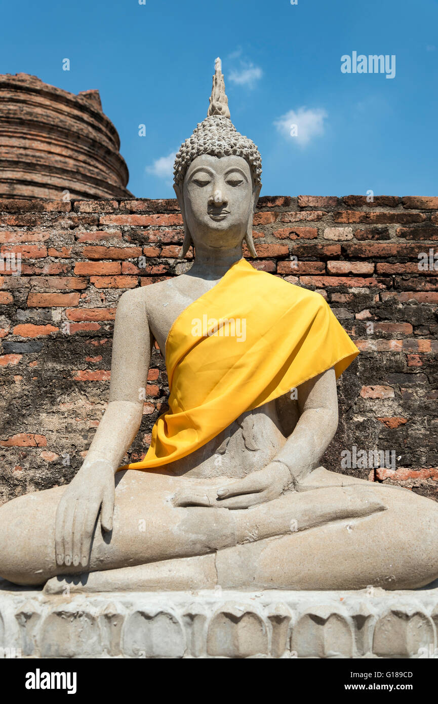 Statua del Buddha al Wat Yai Chai Mongkhon tempio in Ayutthaya, Thailandia Foto Stock